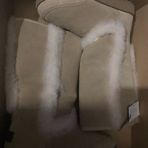 BRAND NEW SIZE 6 UGGS